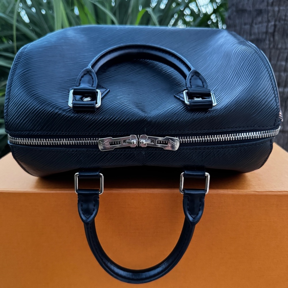 Louis Vuitton Black Epi Leather Speedy Bandouliere 25 Bag - Picture 7 of 14